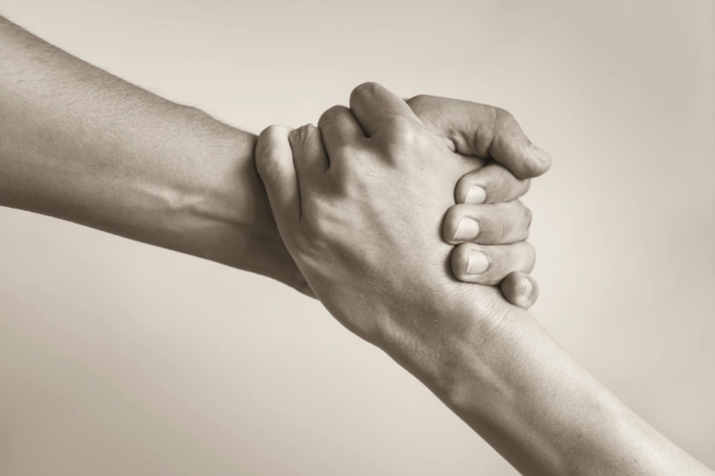 helping-hands-ss-18-650x433